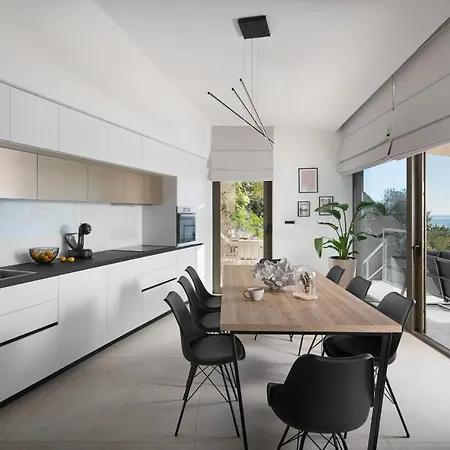Luxury Bevel House *